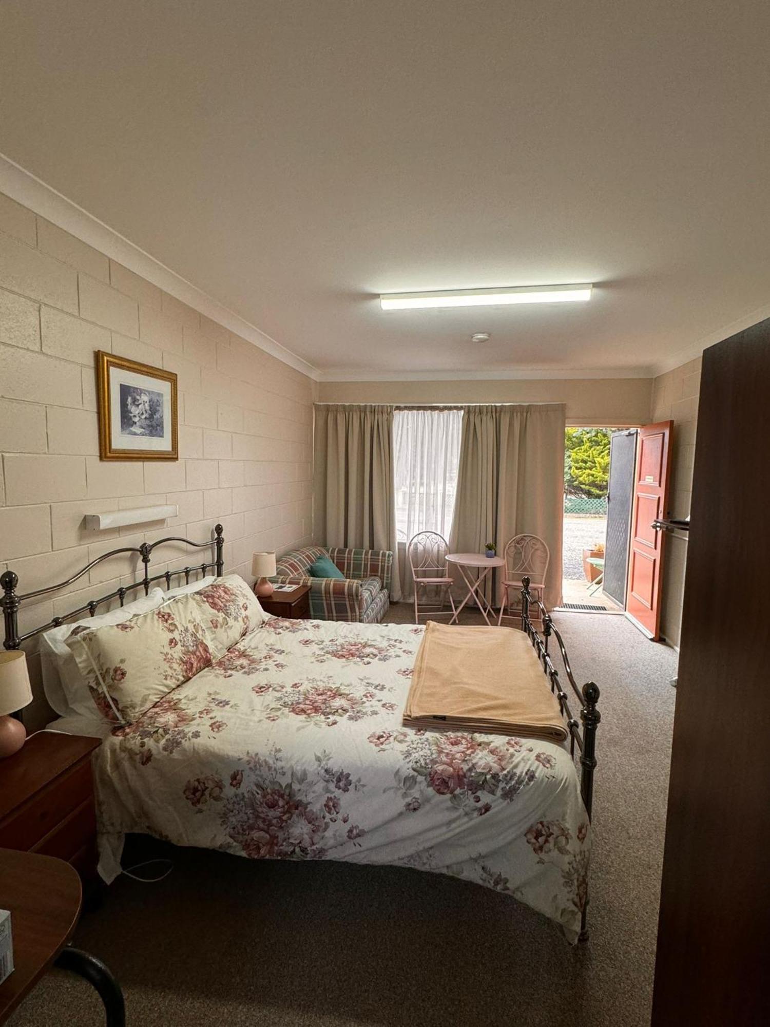كوما Alpine Country Motel Plus Free Coffee المظهر الخارجي الصورة