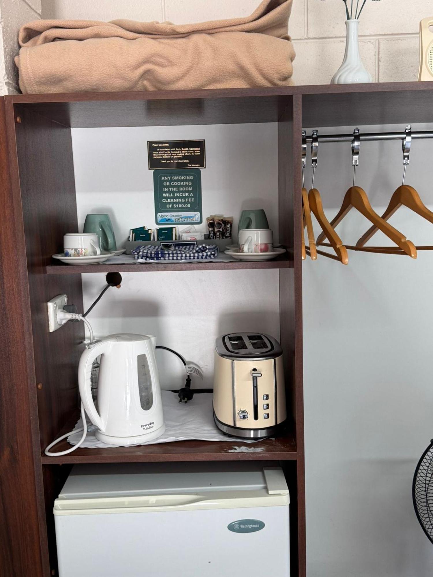 كوما Alpine Country Motel Plus Free Coffee المظهر الخارجي الصورة